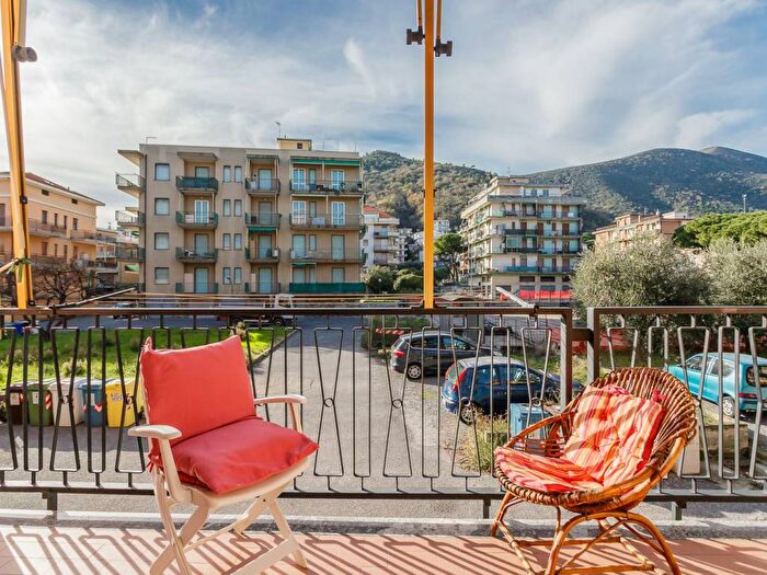 Appartamento bilocale in vendita in Via Giardini, Borghetto Santo Spirito
