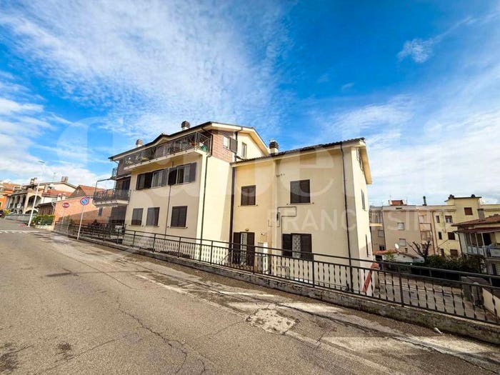 Appartamento trilocale in vendita in Via Fiume snc, Orte Scalo, Orte