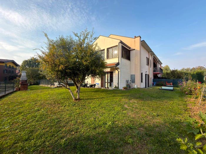 Appartamento trilocale in vendita in Via Brianza, Centro, Bernareggio