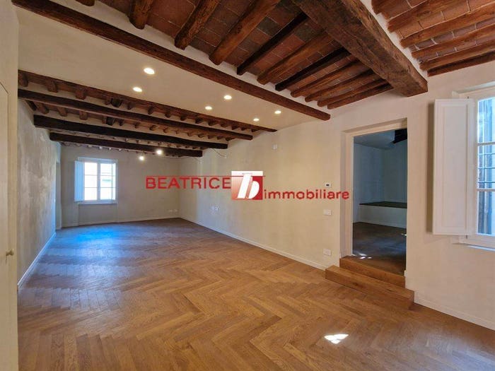 Appartamento con 6 locali in vendita in PIAZZA NAPOLEONE, Piazza Napoleone San Michele, Lucca