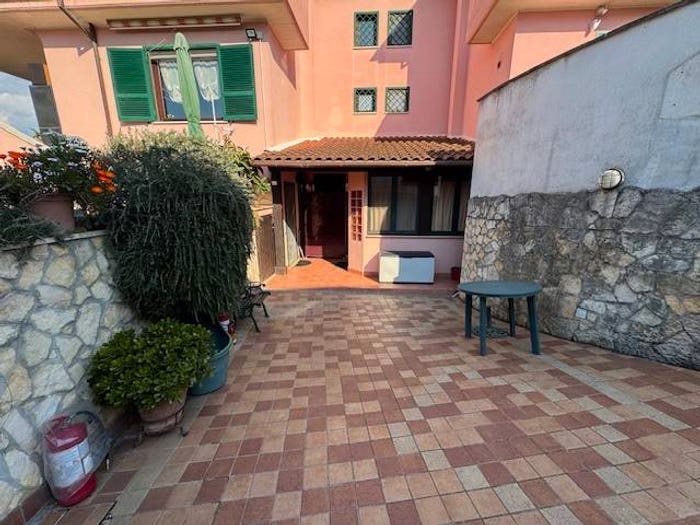 Casa con 6 locali in vendita in Centro Giano, Roma