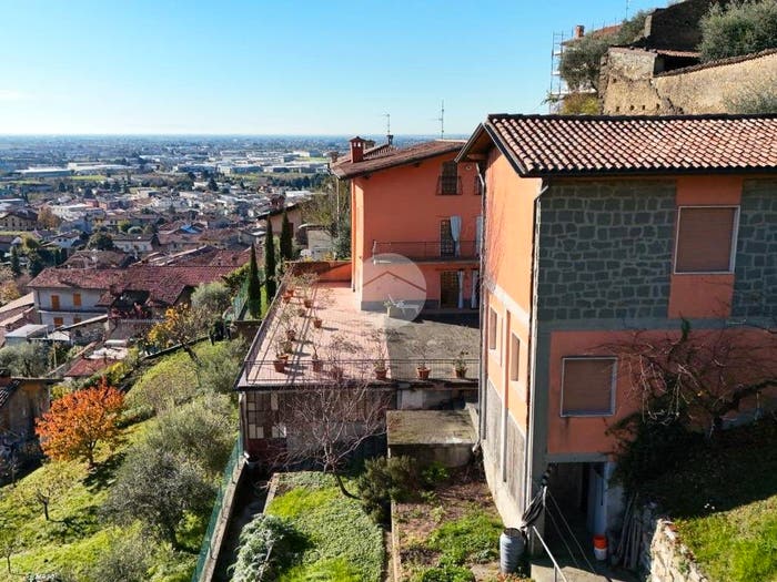 Casa quadrilocale in vendita in Via S Gervasio, Capriolo