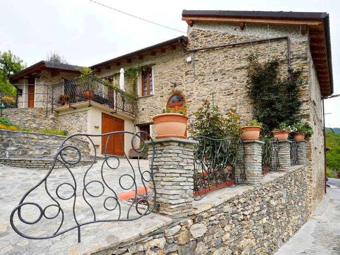 Casa con 6 locali in vendita in Via Dante Alighieri, Armo