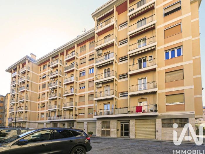 Appartamento quadrilocale in vendita in Via Borzoli, Sestri Ponente, Genova