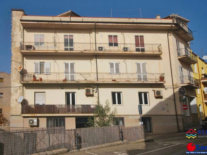 Appartamento con 6 locali in vendita in Via Angioi, Calangianus