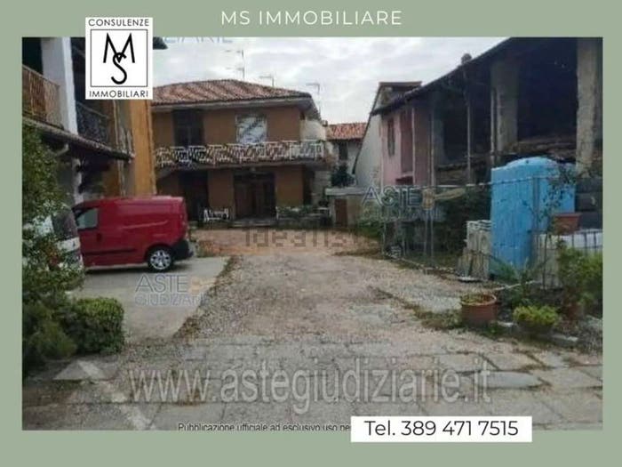 Appartamento con 5 locali in vendita in Via Castello, Cadrezzate con Osmate