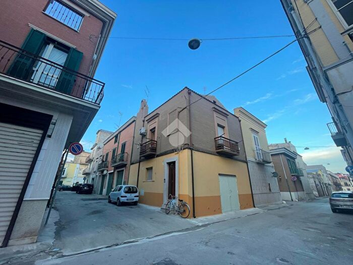 Casa trilocale in vendita in Via Goffredo Mameli, San Severo