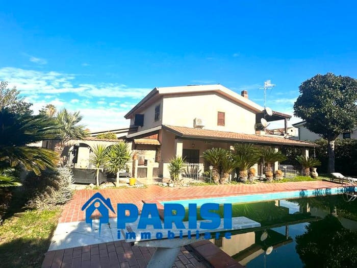 Casa con 6 locali in vendita in Varcaturo, Giugliano in Campania