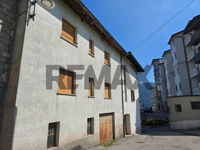 Casa quadrilocale in vendita in Via Cesure, Centro, Lamon