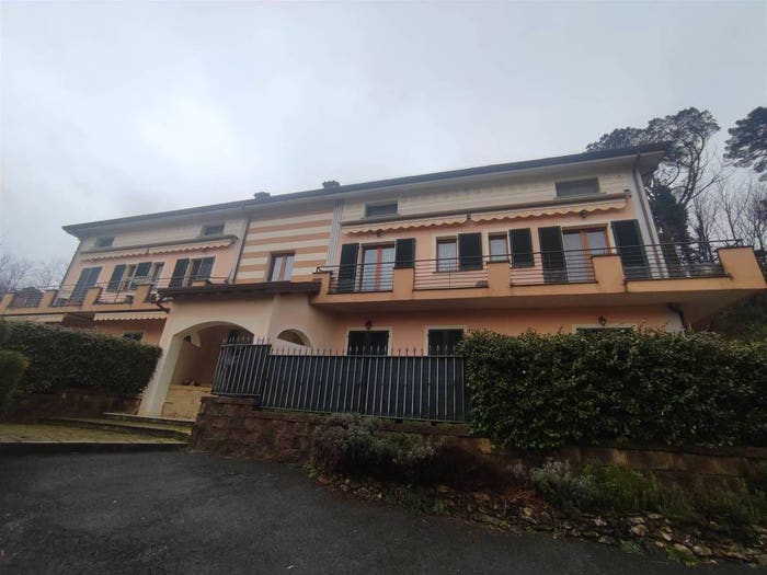 Appartamento trilocale in vendita in Licciana Nardi