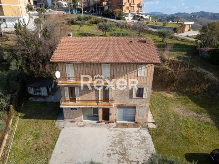 Casa con 5 locali in vendita in Via Trieste, Centro, Montottone