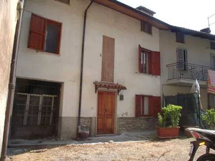 Casa con 5 locali in vendita in Centro, Garbagna