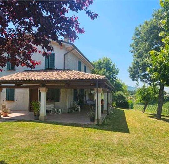 Casa con 6 locali in vendita in Via San Rocco, Verucchio