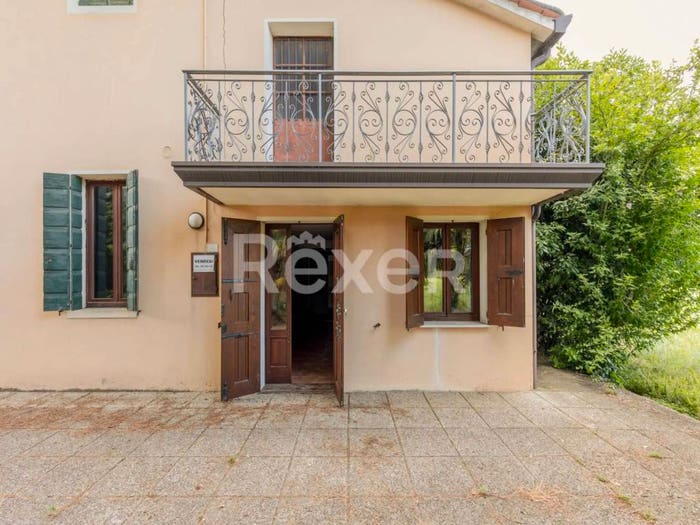 Casa con 6 locali in vendita in Via Favalli, Centro, Fossò