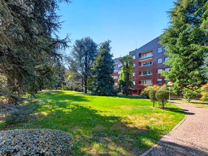 Appartamento quadrilocale in vendita in Via Marmolada, Centro, Arese