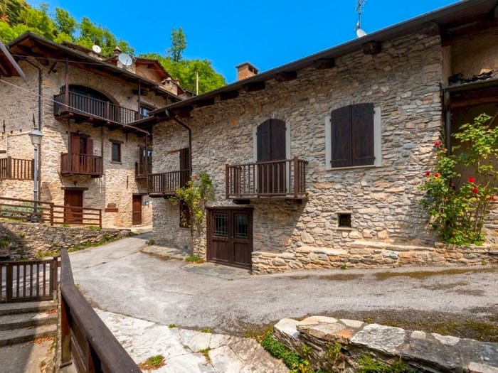 Appartamento con 5 locali in vendita in Via Sabetran snc, Stroppo