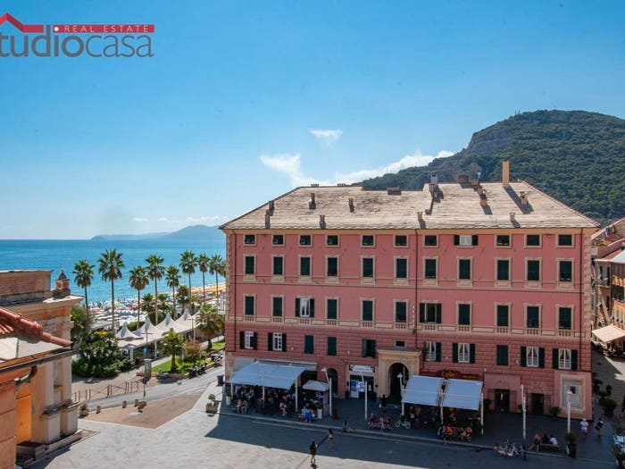 Casa quadrilocale in vendita in Piazza Vittorio Emanuele II, Centro, Finale Ligure