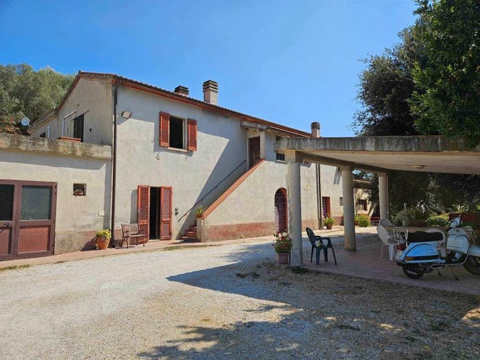 Casa con 6 locali in vendita in Campiglia Marittima