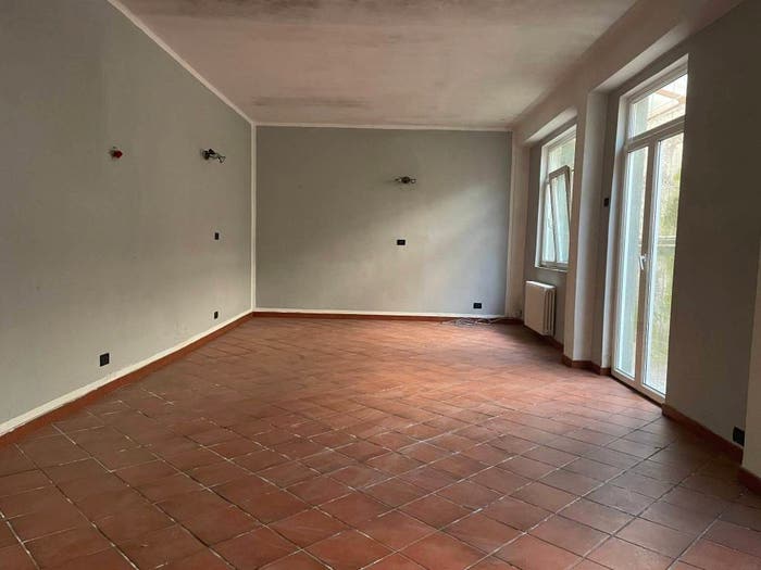 Appartamento quadrilocale in vendita in Via Crebbia, Centro, Casale Corte Cerro