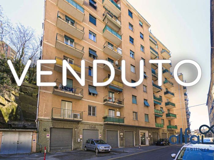 Appartamento trilocale in vendita in Via Carnia, Rivarolo, Genova