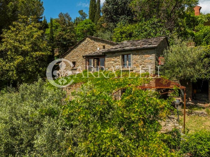 Casa con 6 locali in vendita in Case Sparse Cortona, Cortona