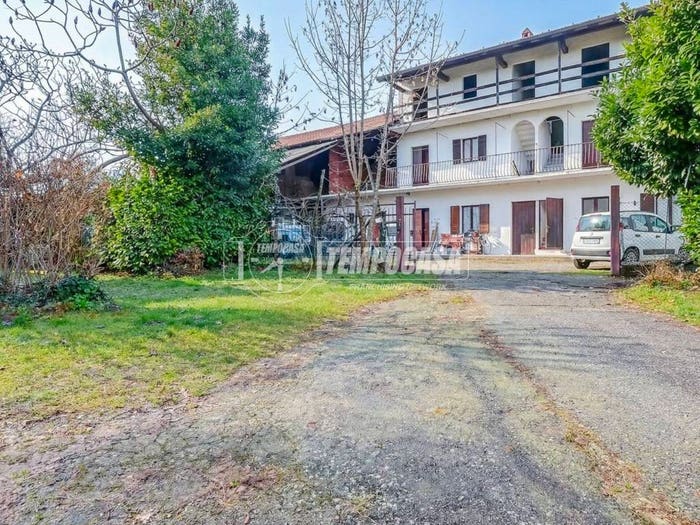 Casa quadrilocale in vendita in Via Ronco Agrate, Agrate Conturbia