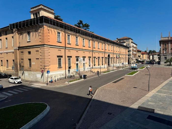 Appartamento con 6 locali in vendita in Via degli Zavattari, Centro Storico, Monza