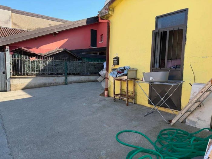 Casa bilocale in vendita in Via Libertà, Castelletto, Leno
