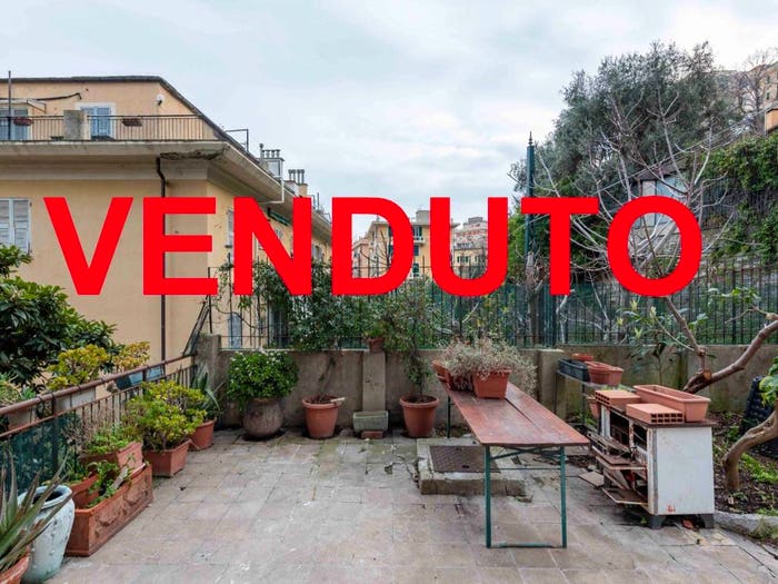 Appartamento quadrilocale in vendita in Via Adamo Centurione, Lagaccio, Genova