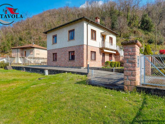 Casa con 6 locali in vendita in Via Belvedere, Porto Ceresio