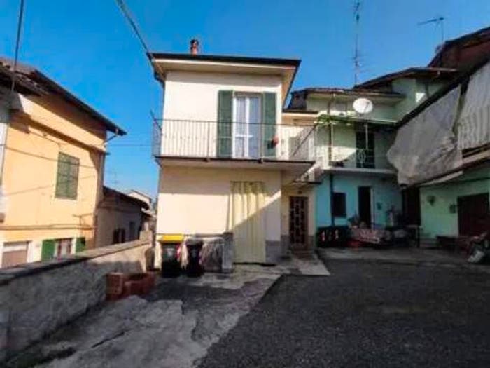 Casa con 5 locali in vendita in Via Cavour, Villalvernia