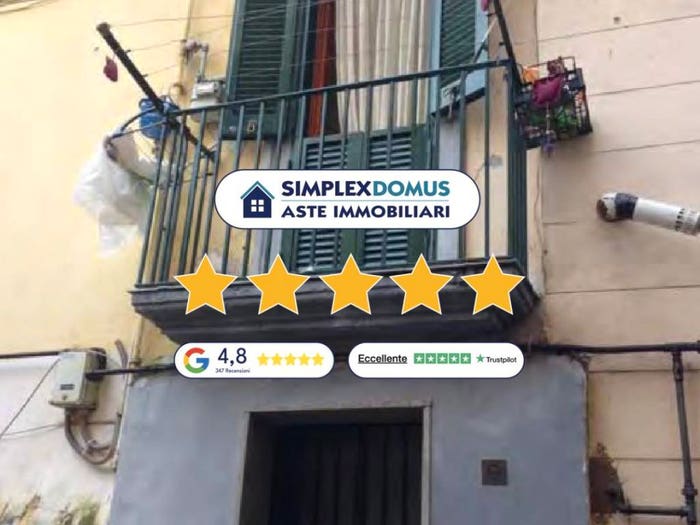 Appartamento trilocale in vendita in Via Santa Lucia al Monte, Quartieri Spagnoli, Napoli