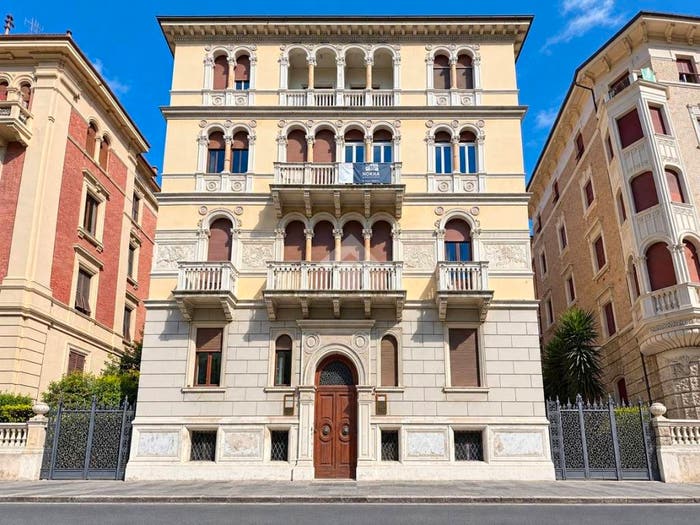 Appartamento quadrilocale in vendita in Viale Della Vittoria, Cavour, Ancona