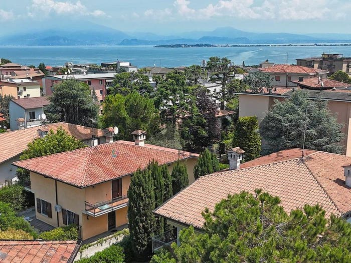 Casa con 5 locali in vendita in Via Amatore Sciesa, Desenzano Centro, Desenzano del Garda