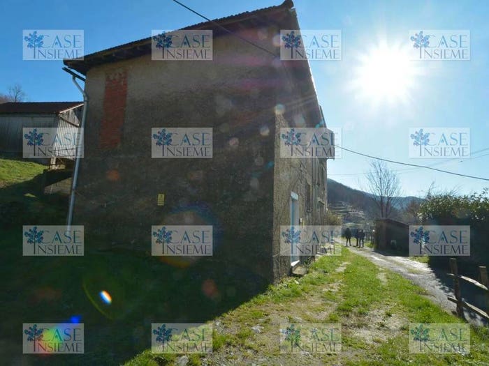 Casa con 6 locali in vendita in Via Valle Calda, Campo Ligure