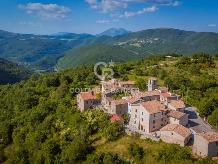 Casa con 6 locali in vendita in Morro di Rasiglia, Carpello Scopoli Casenove Verchiano, Foligno