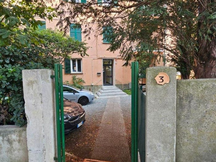 Appartamento con 6 locali in vendita in Via Filippo Gentile, Albissola Marina