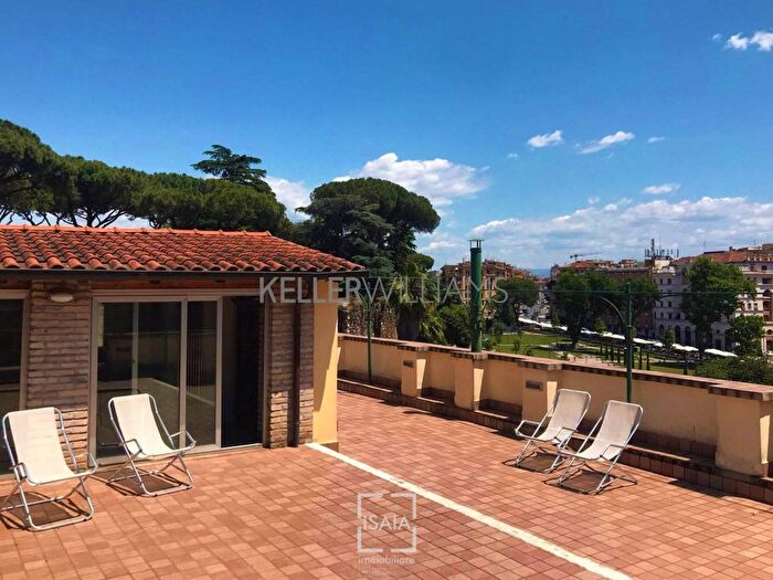 Casa con 6 locali in vendita in Piazza di San Giovanni in Laterano, San Giovanni, Roma
