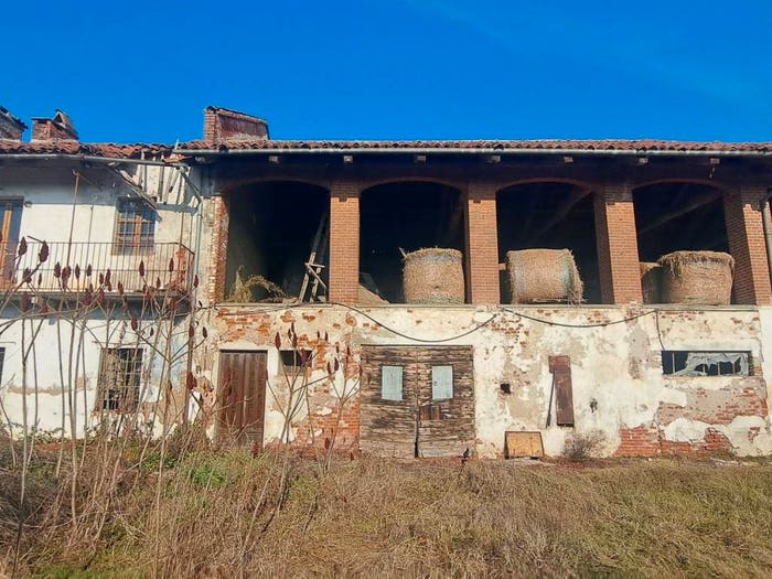 Casa con 5 locali in vendita in Via Case Sparse, Piscina