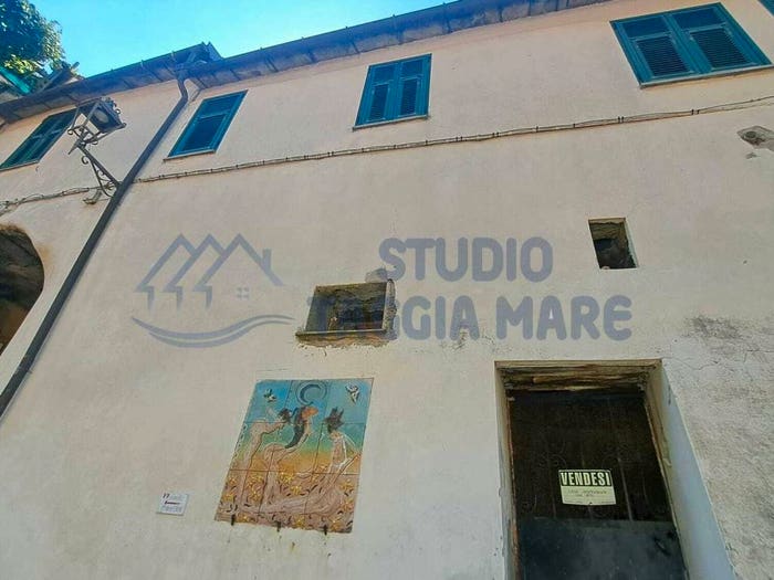 Casa quadrilocale in vendita in Via Magenta, Centro, Badalucco