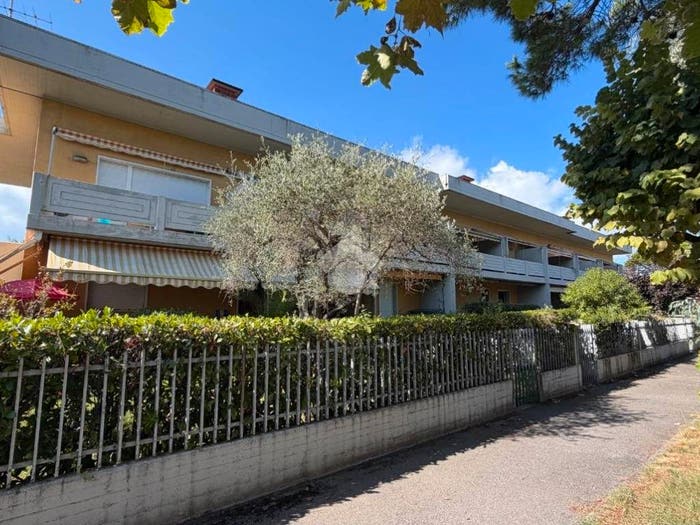 Appartamento trilocale in vendita in Via Comano, Marina di Carrara, Carrara