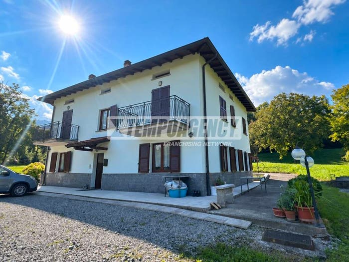 Casa con 5 locali in vendita in Via Broli, Pianico