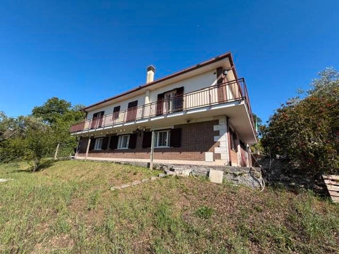 Casa con 6 locali in vendita in Casalazzara Torre Bruna, Aprilia