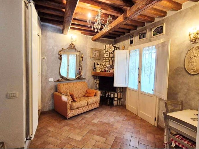 Casa trilocale in vendita in Comeana, Carmignano