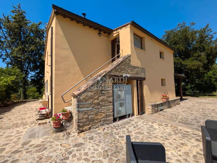 Casa con 6 locali in vendita in Città di Castello