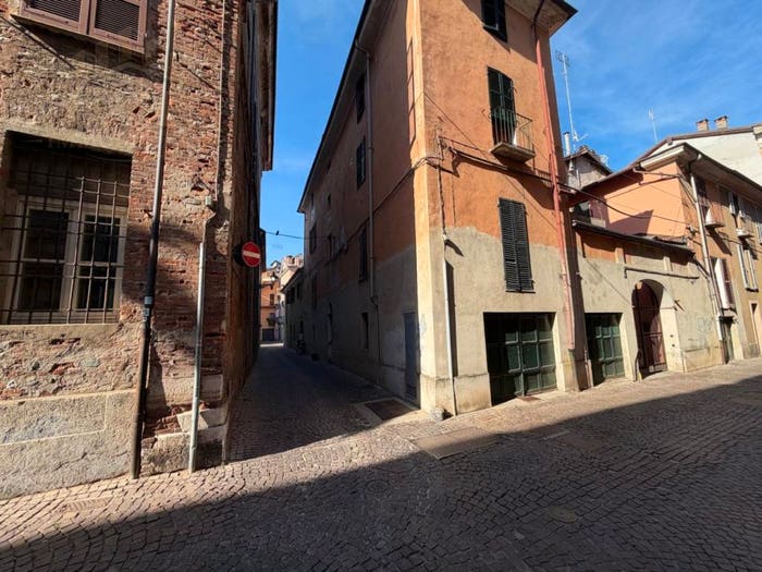 Appartamento con 5 locali in vendita in via alba, Centro Storico, Cuneo