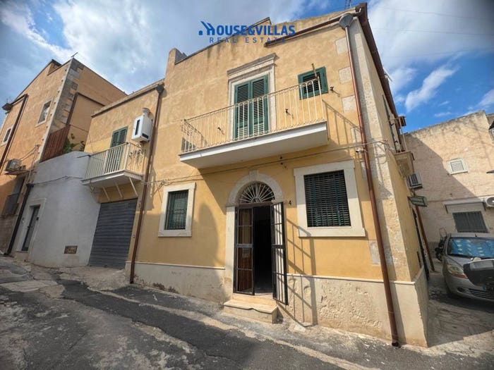Casa quadrilocale in vendita in via zanardelli, Centro, Noto