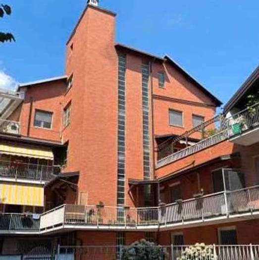 Appartamento trilocale in vendita in Via S Carlo, Centro, Garbagnate Milanese