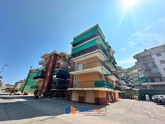 Appartamento bilocale in vendita in Via Edmondo De Amicis, Borghetto Santo Spirito