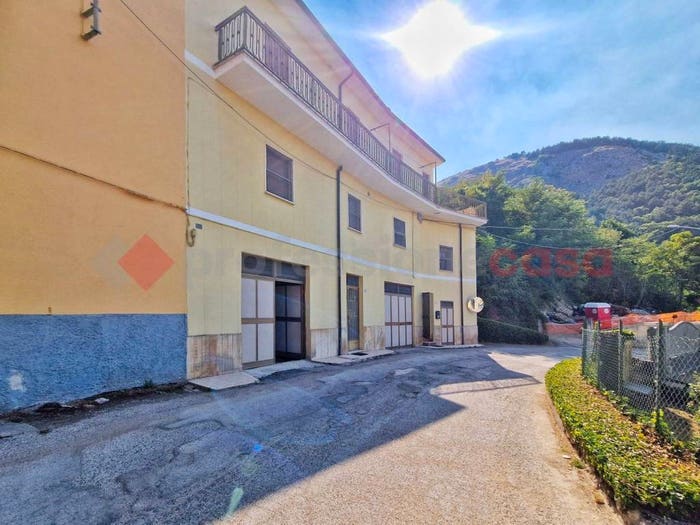 Casa con 6 locali in vendita in Via Capo la Costa, Bagno Monticchio, L'Aquila